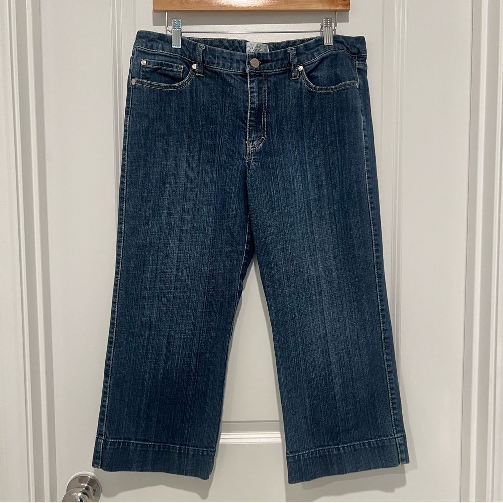 WHBM Woman’s Blue Denim Capris in Size 14 Mid-Rise Embroidered Back Pockets